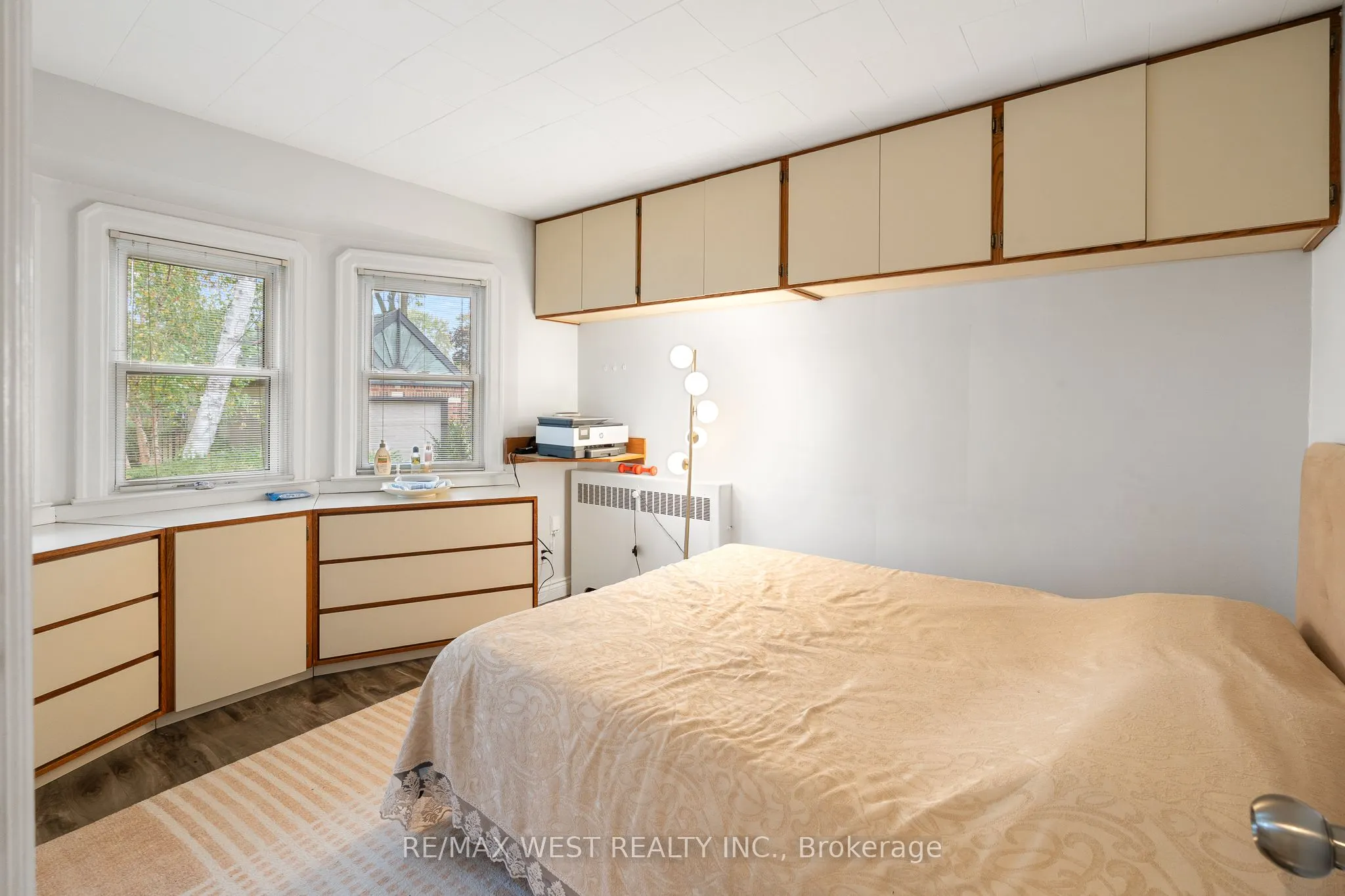 2437 Riverside Drive W