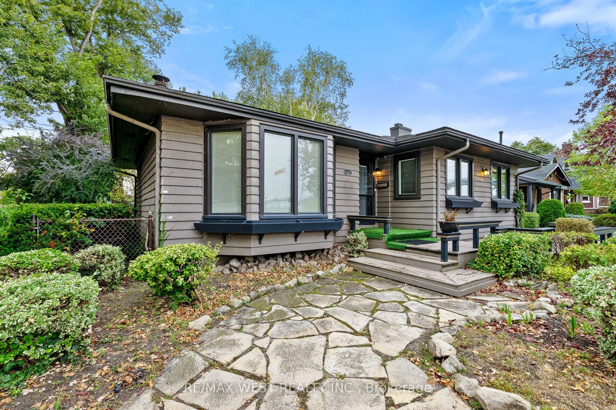 2437 Riverside Drive W