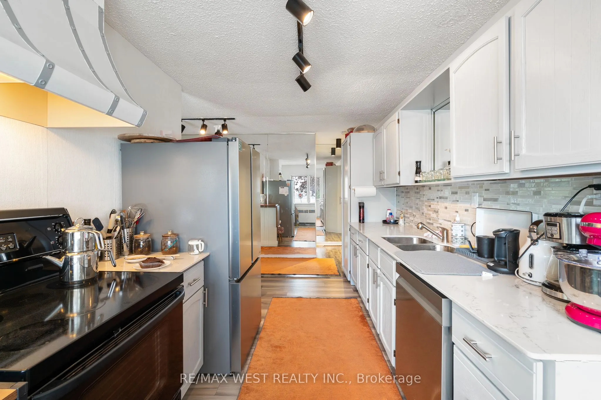 2437 Riverside Drive W
