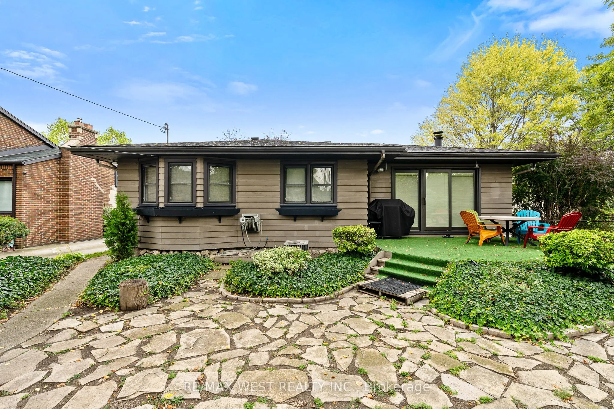 2437 Riverside Drive W