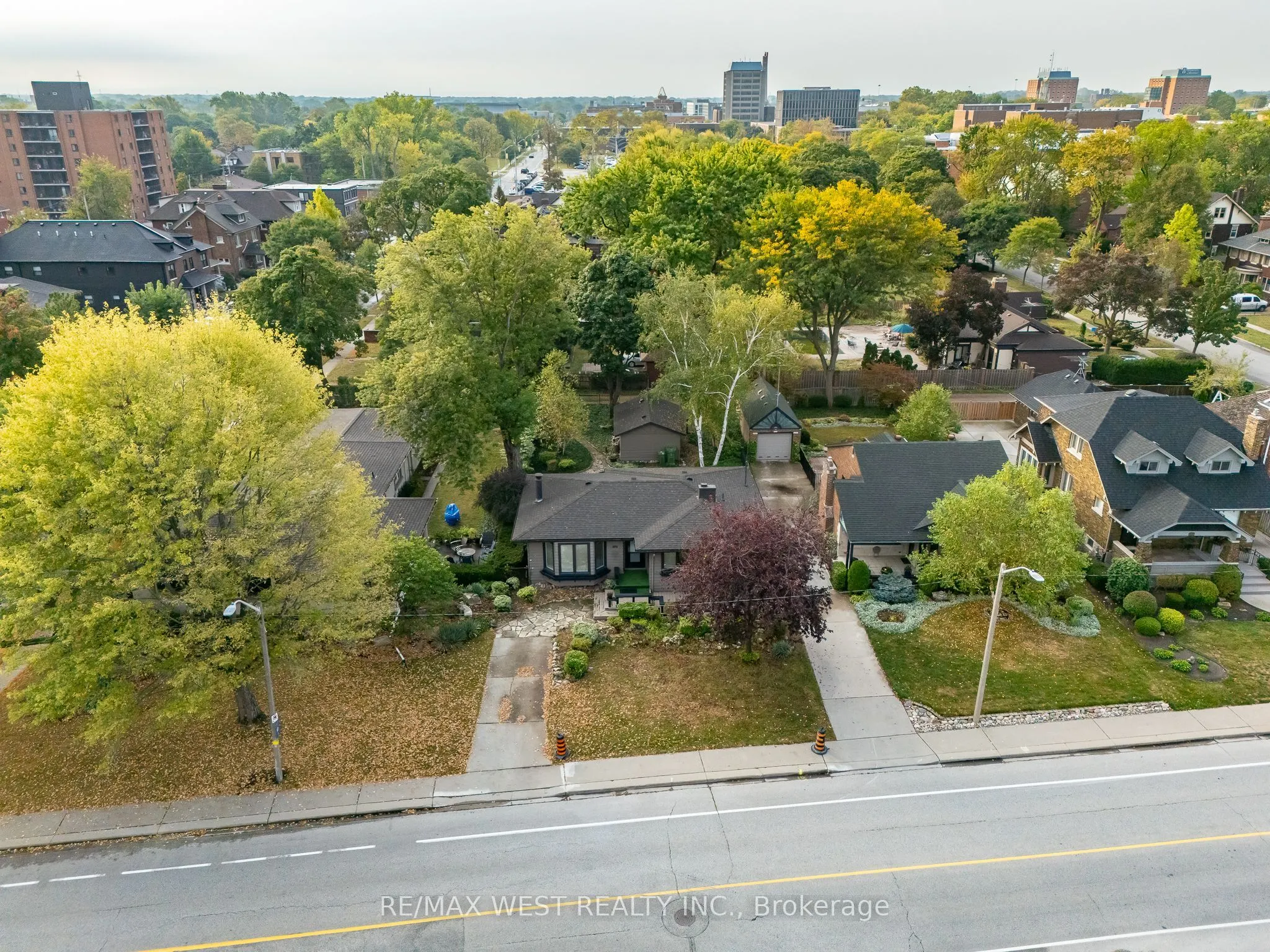 2437 Riverside Drive W