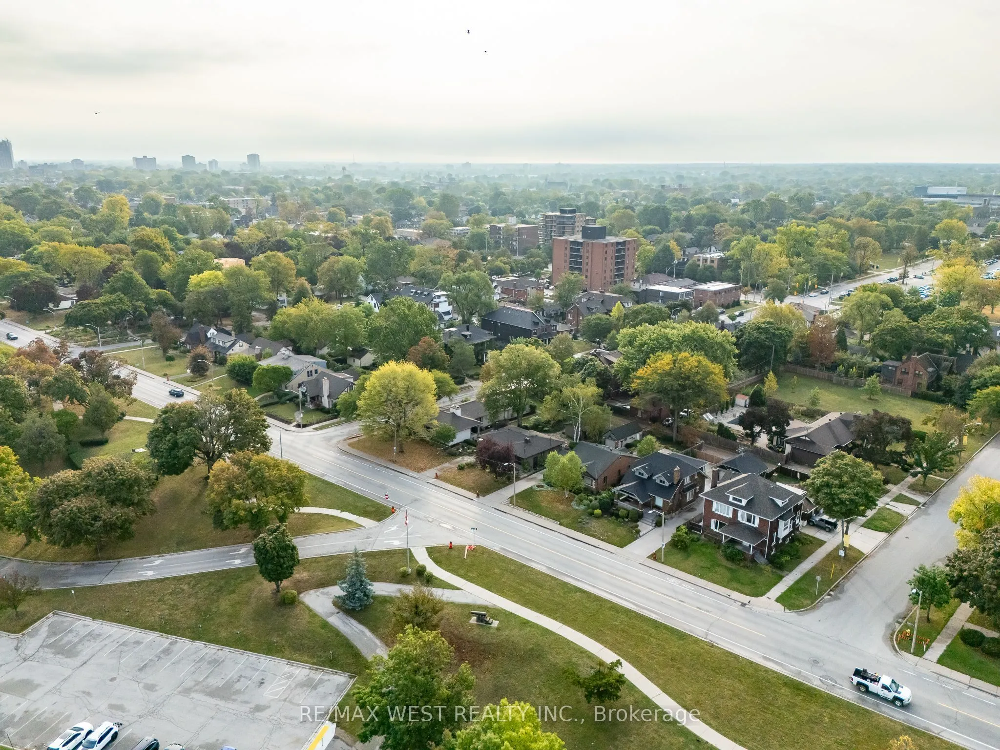 2437 Riverside Drive W