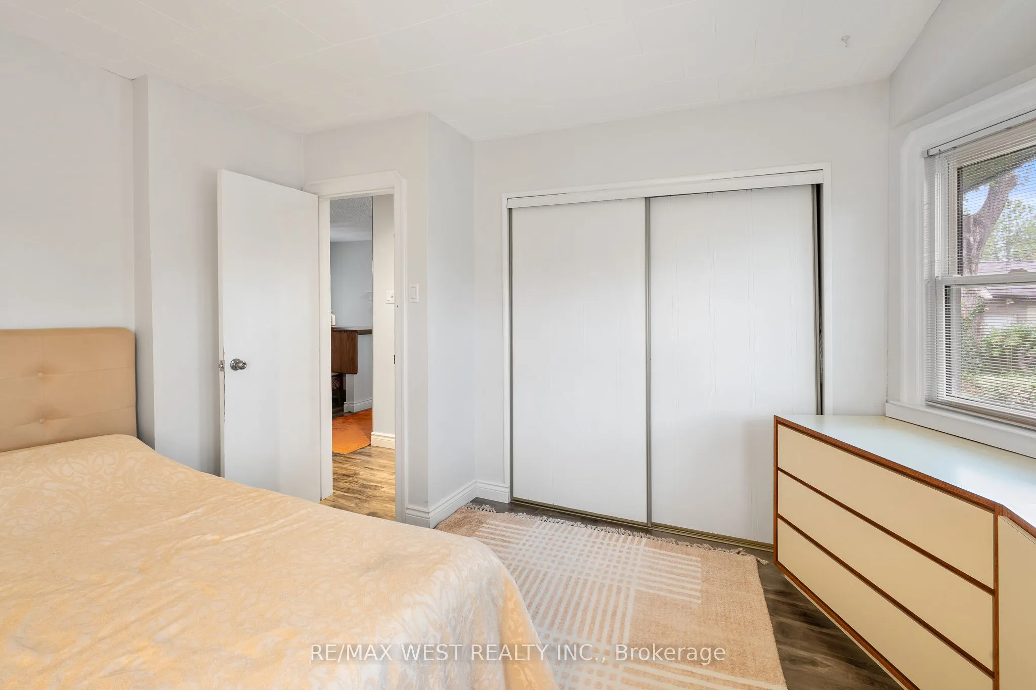 2437 Riverside Drive W