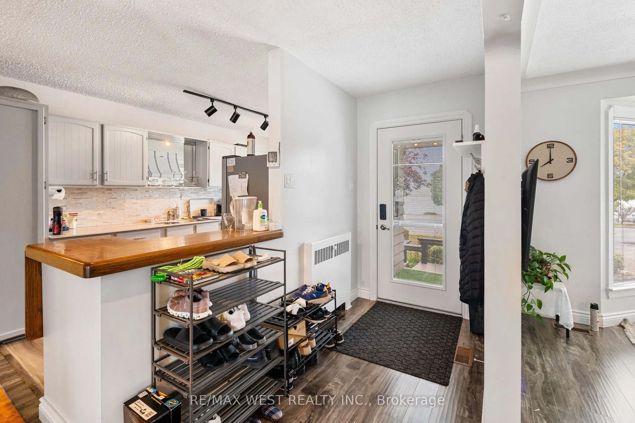 2437 Riverside Drive W