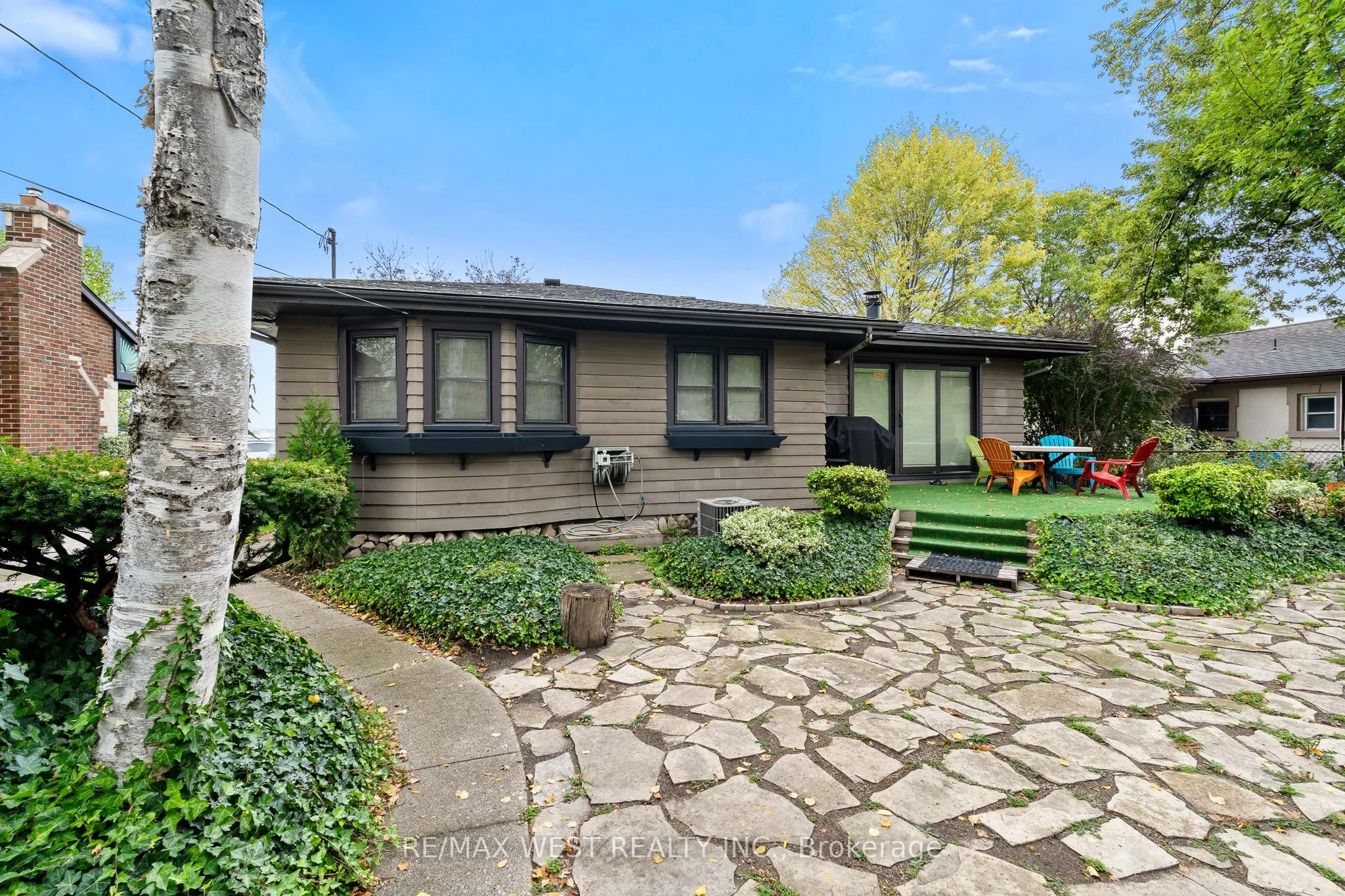 2437 Riverside Drive W