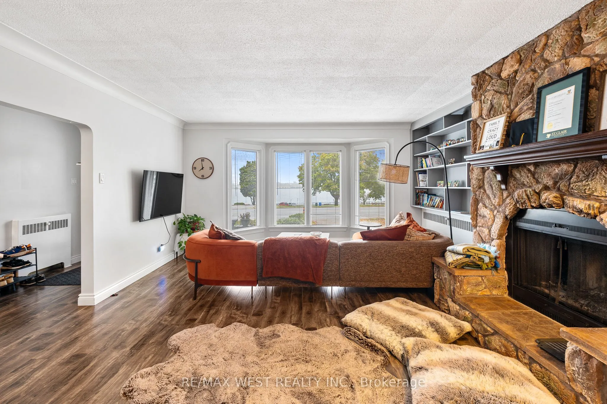 2437 Riverside Drive W