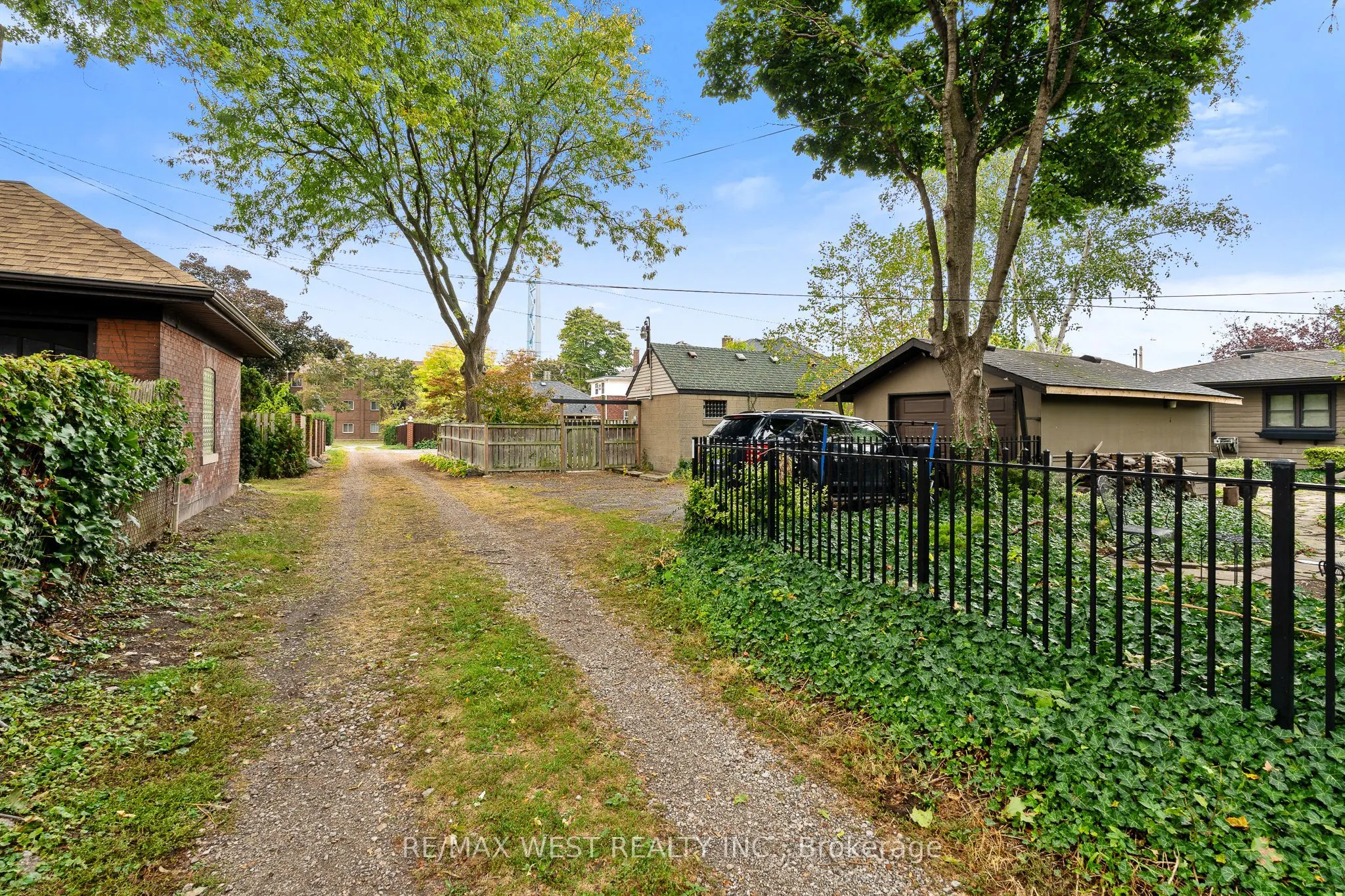 2437 Riverside Drive W