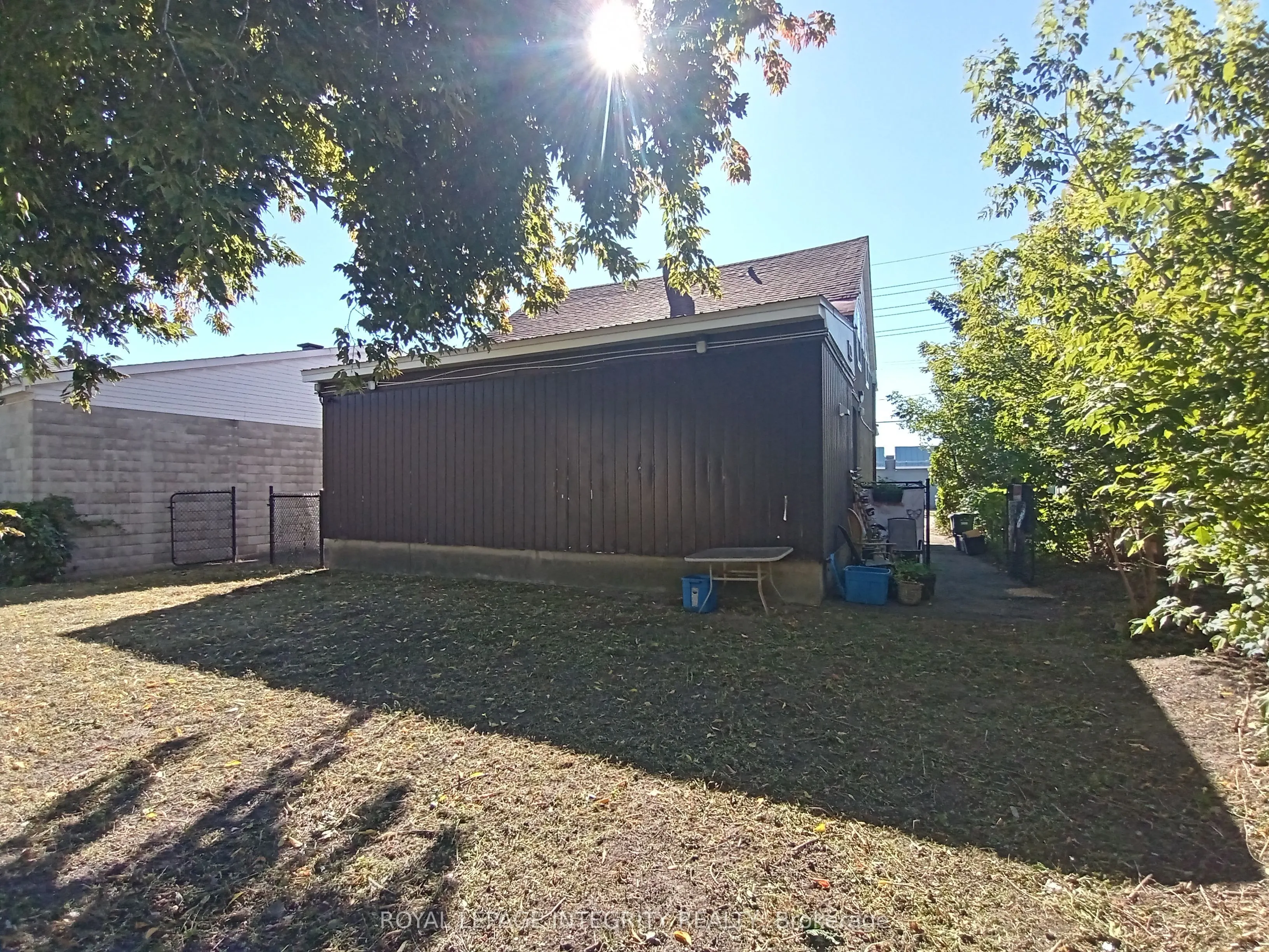 605 Center Street
