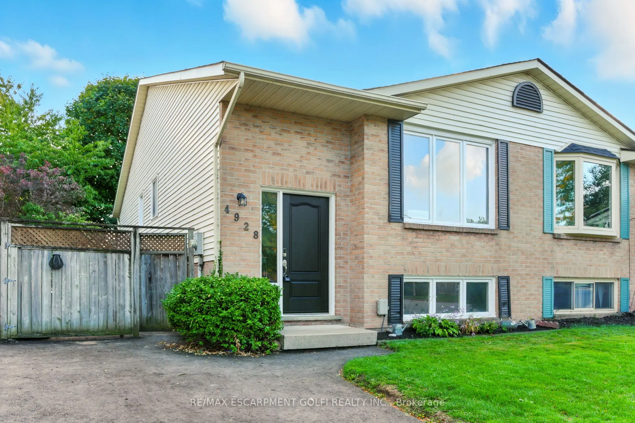 4928 HICKORY Lane