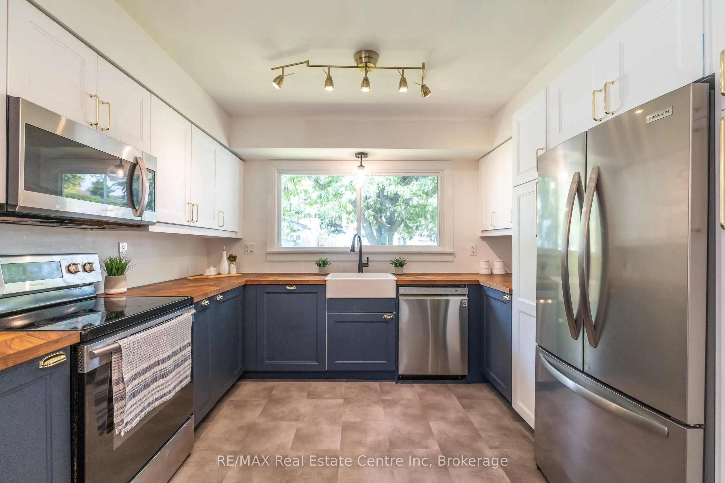34 Woodridge Drive