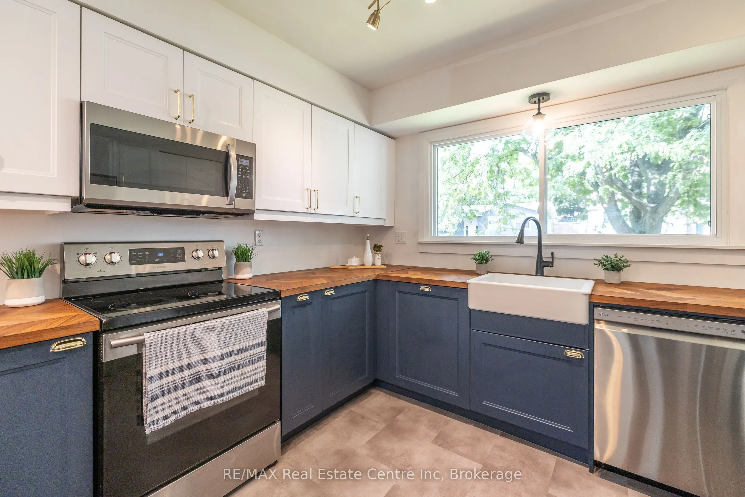34 Woodridge Drive