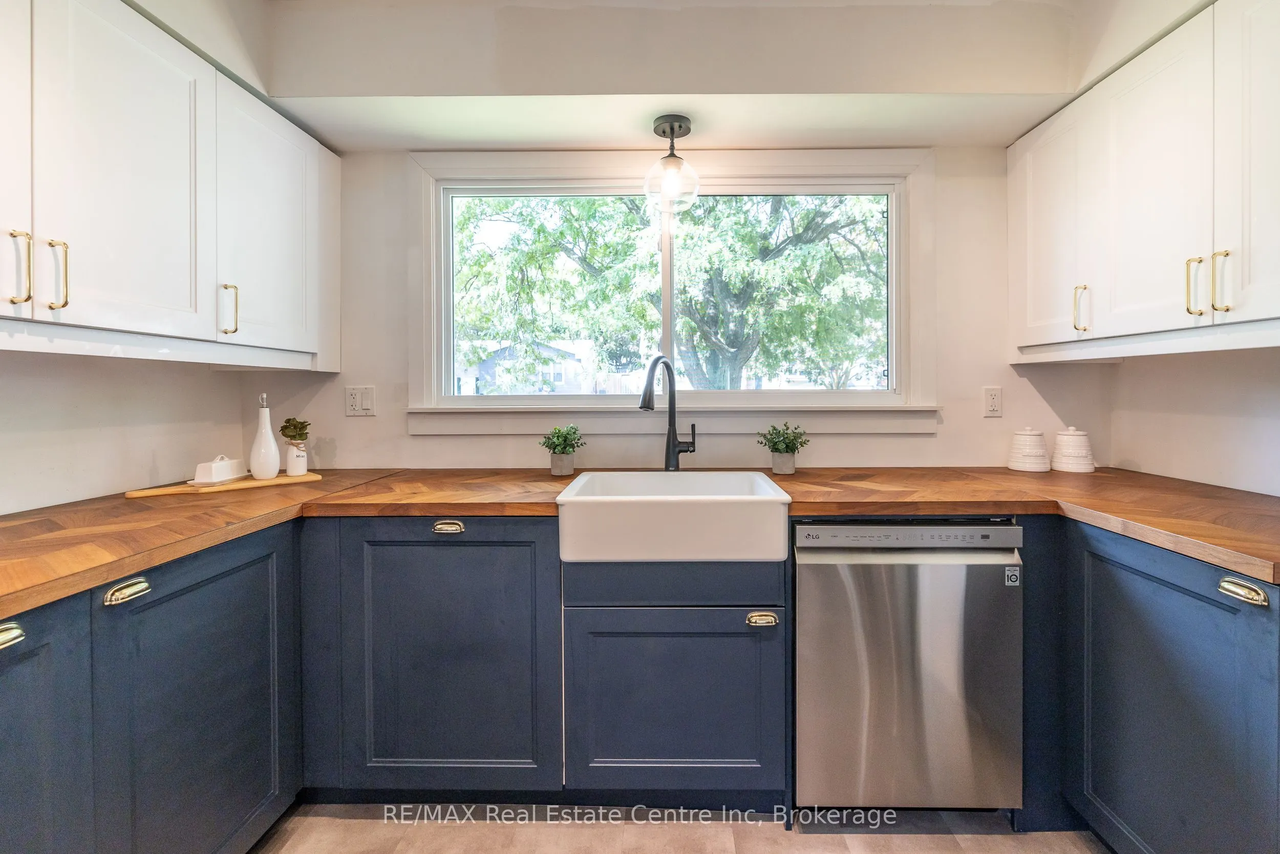 34 Woodridge Drive
