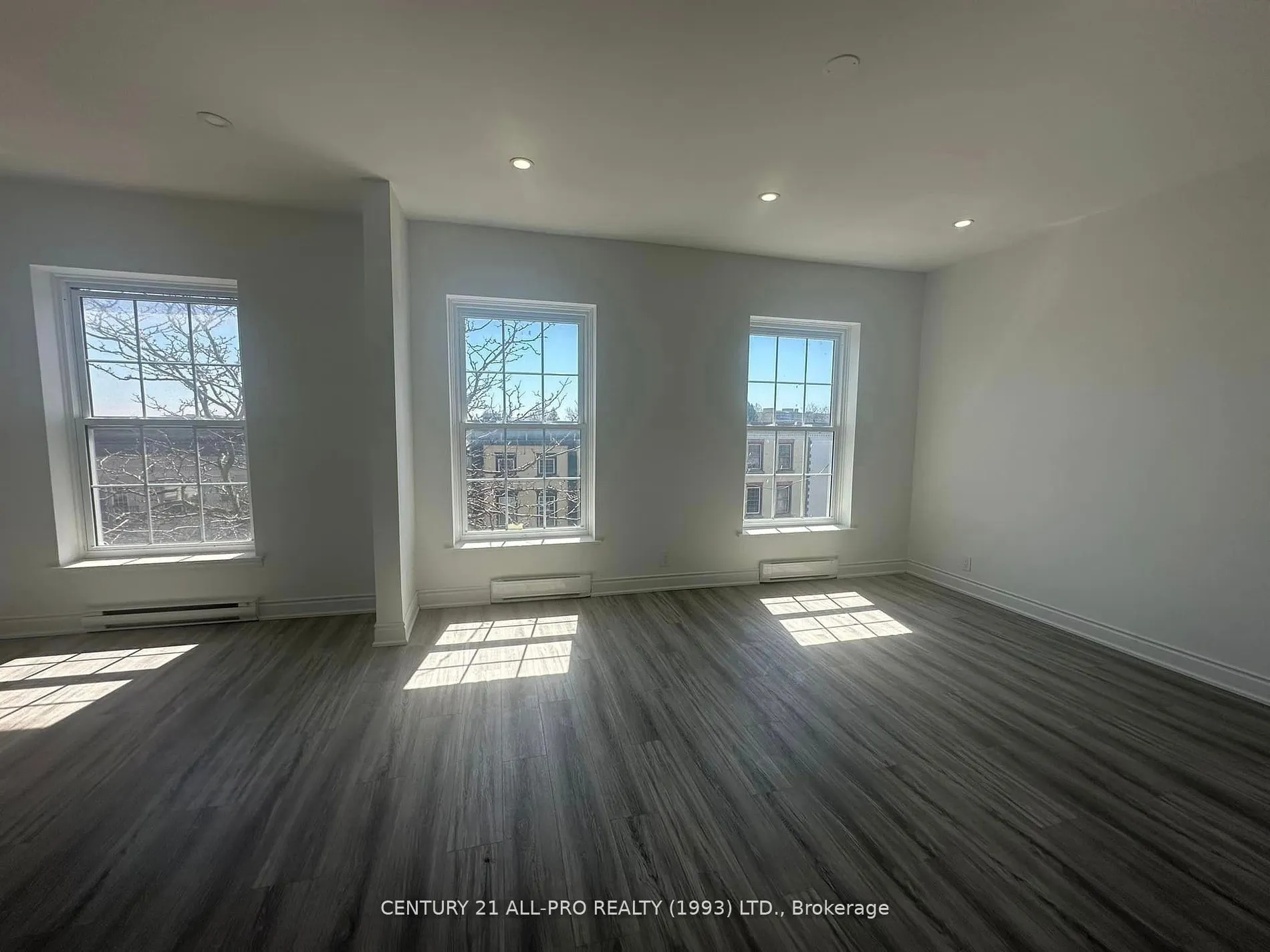 82 King Street W, #Unit 3