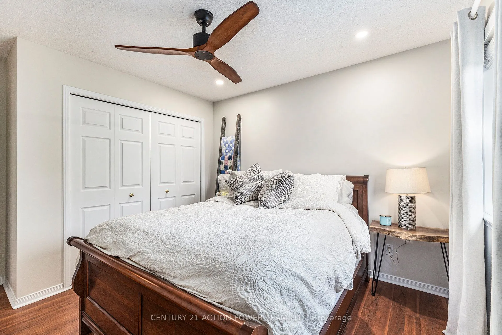 1017 SHEENBORO Crescent