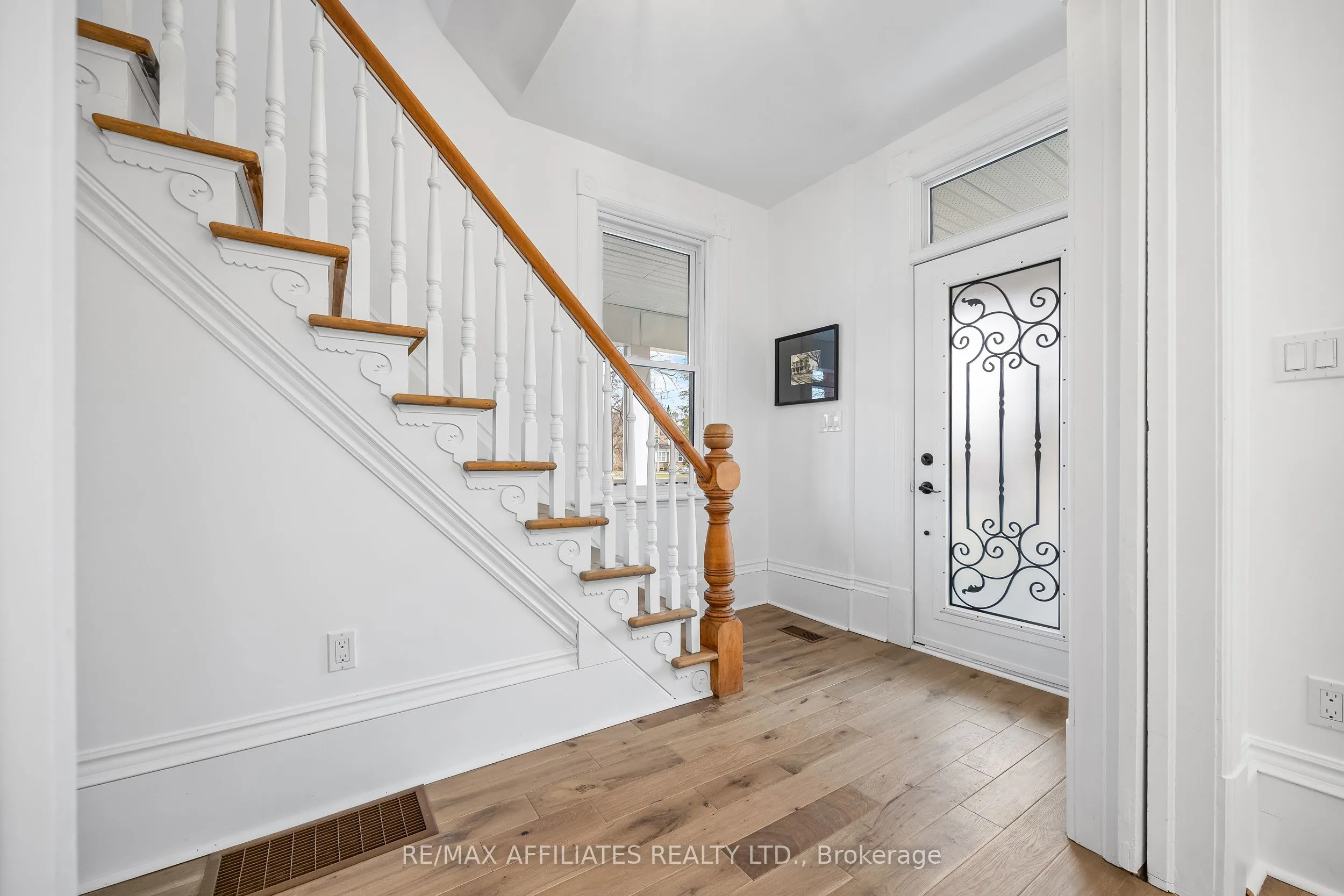 45 Drummond Street W