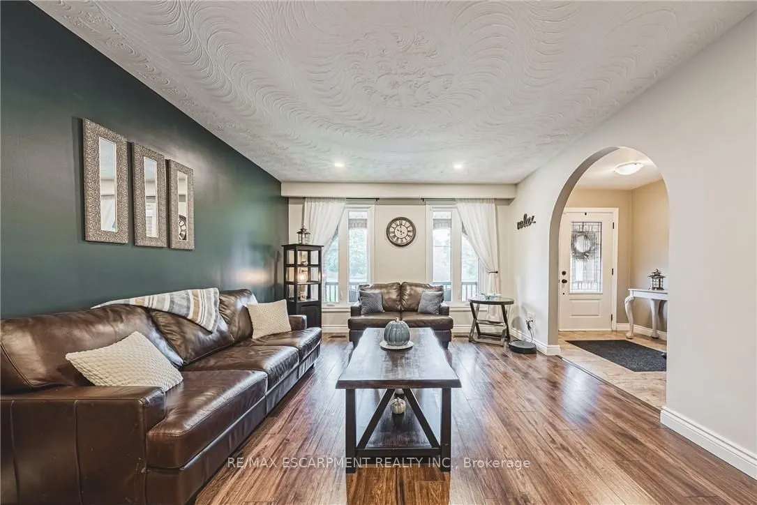477 Queen Victoria Drive
