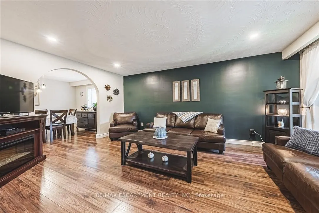 477 Queen Victoria Drive