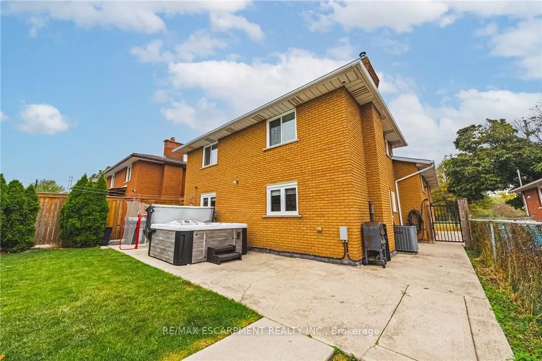 477 Queen Victoria Drive