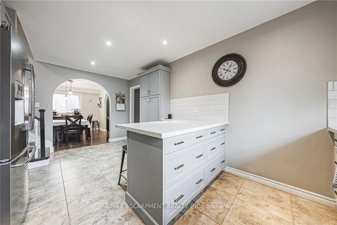 477 Queen Victoria Drive