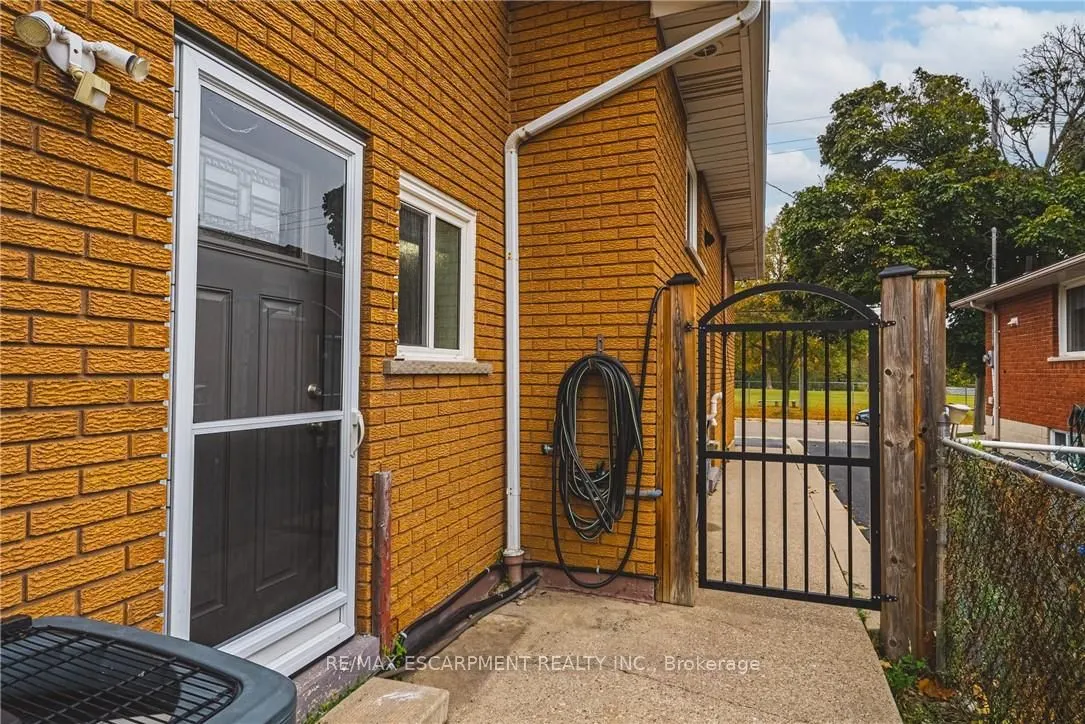 477 Queen Victoria Drive