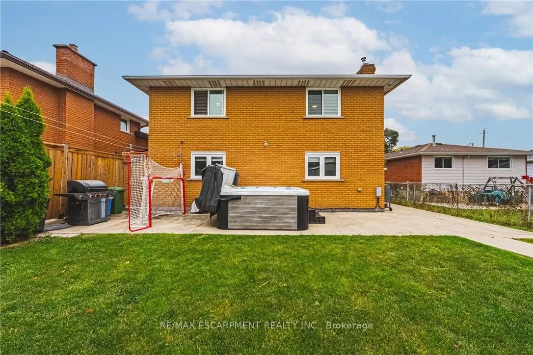 477 Queen Victoria Drive
