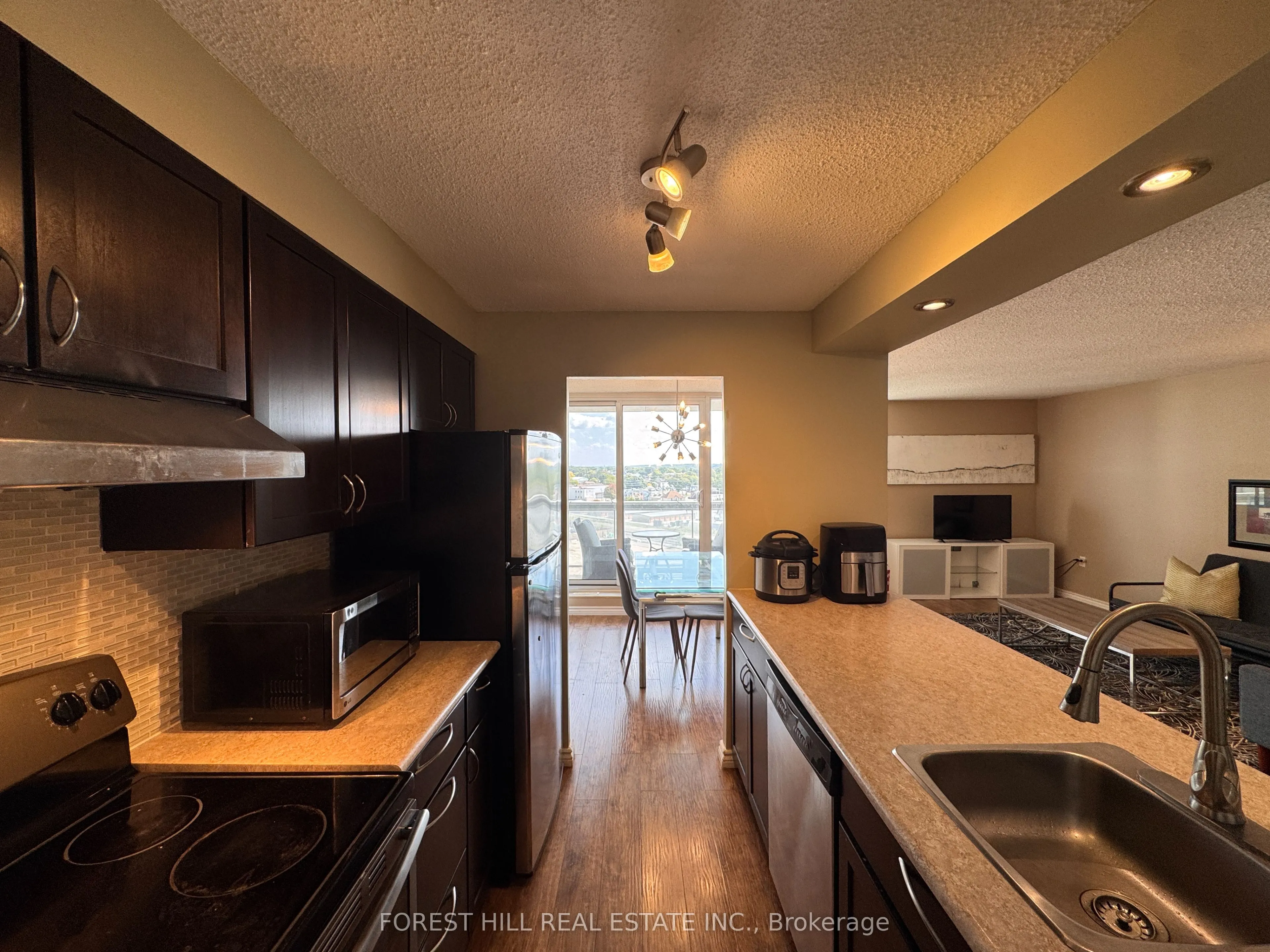 323 Colborne Street, #905