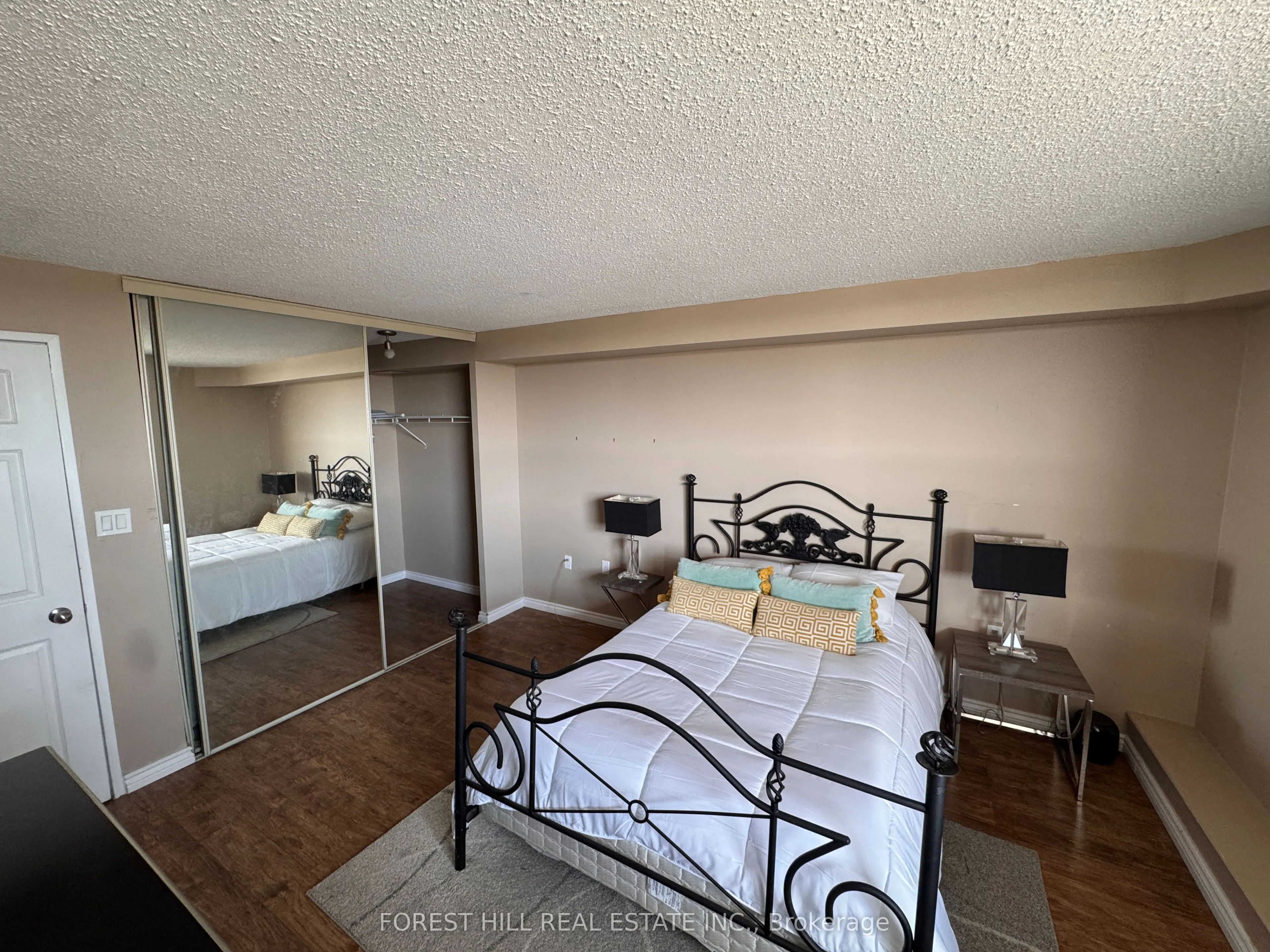 323 Colborne Street, #905