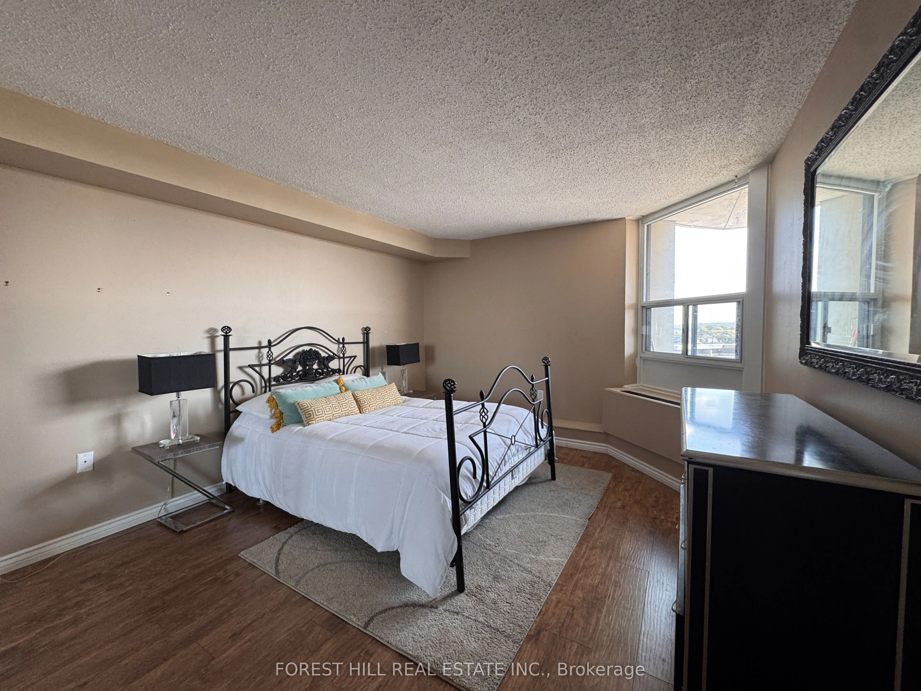 323 Colborne Street, #905