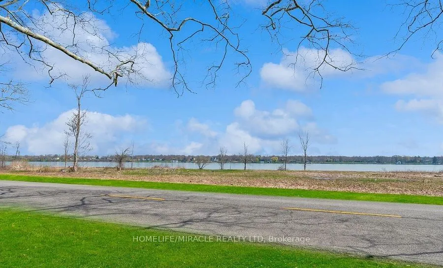 3035 Niagara Parkway
