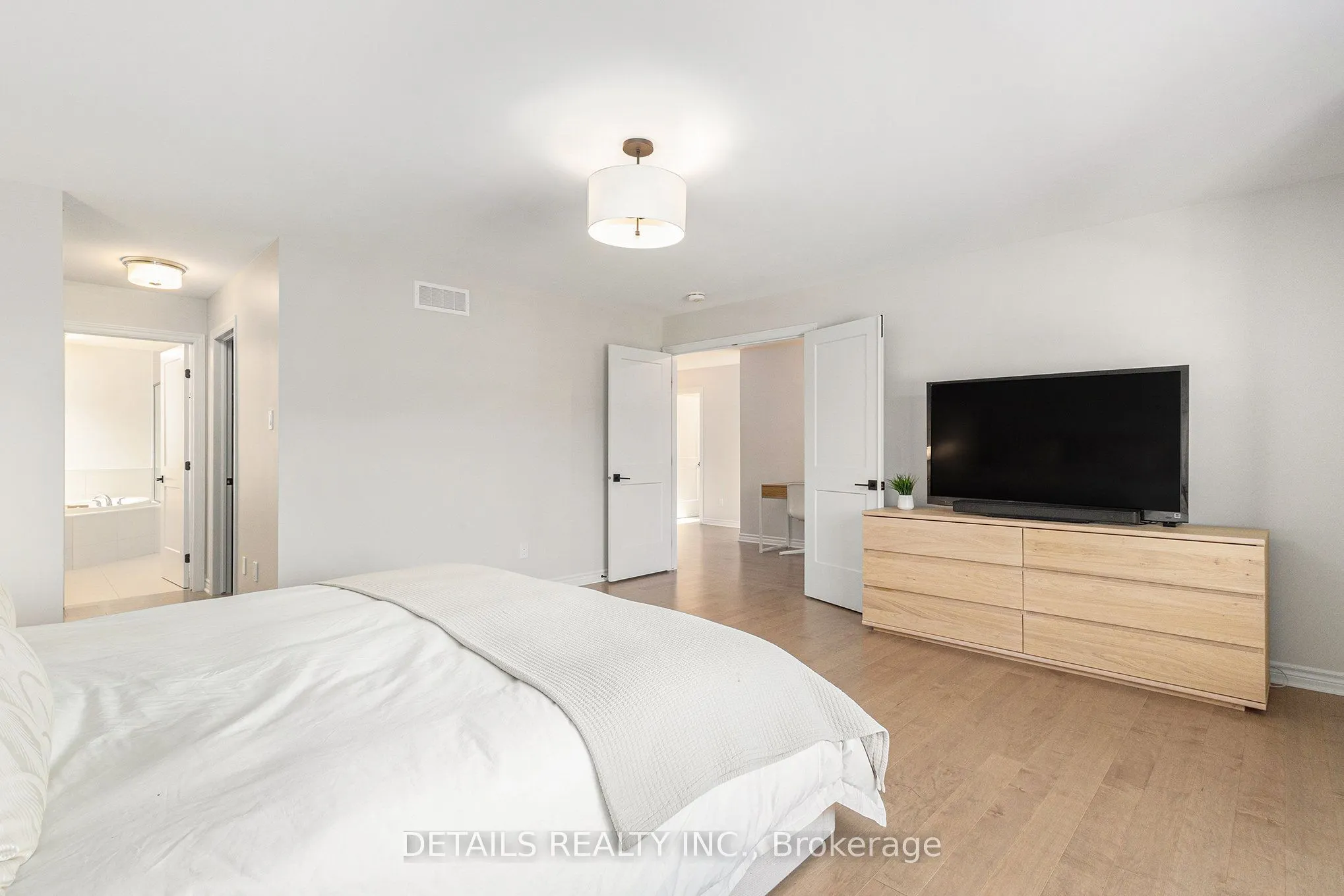 480 Famille Laporte Avenue S