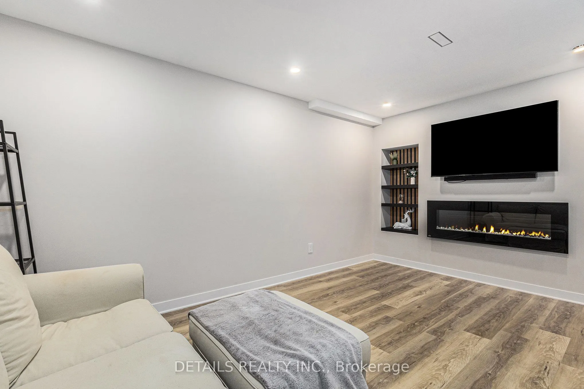 480 Famille Laporte Avenue S