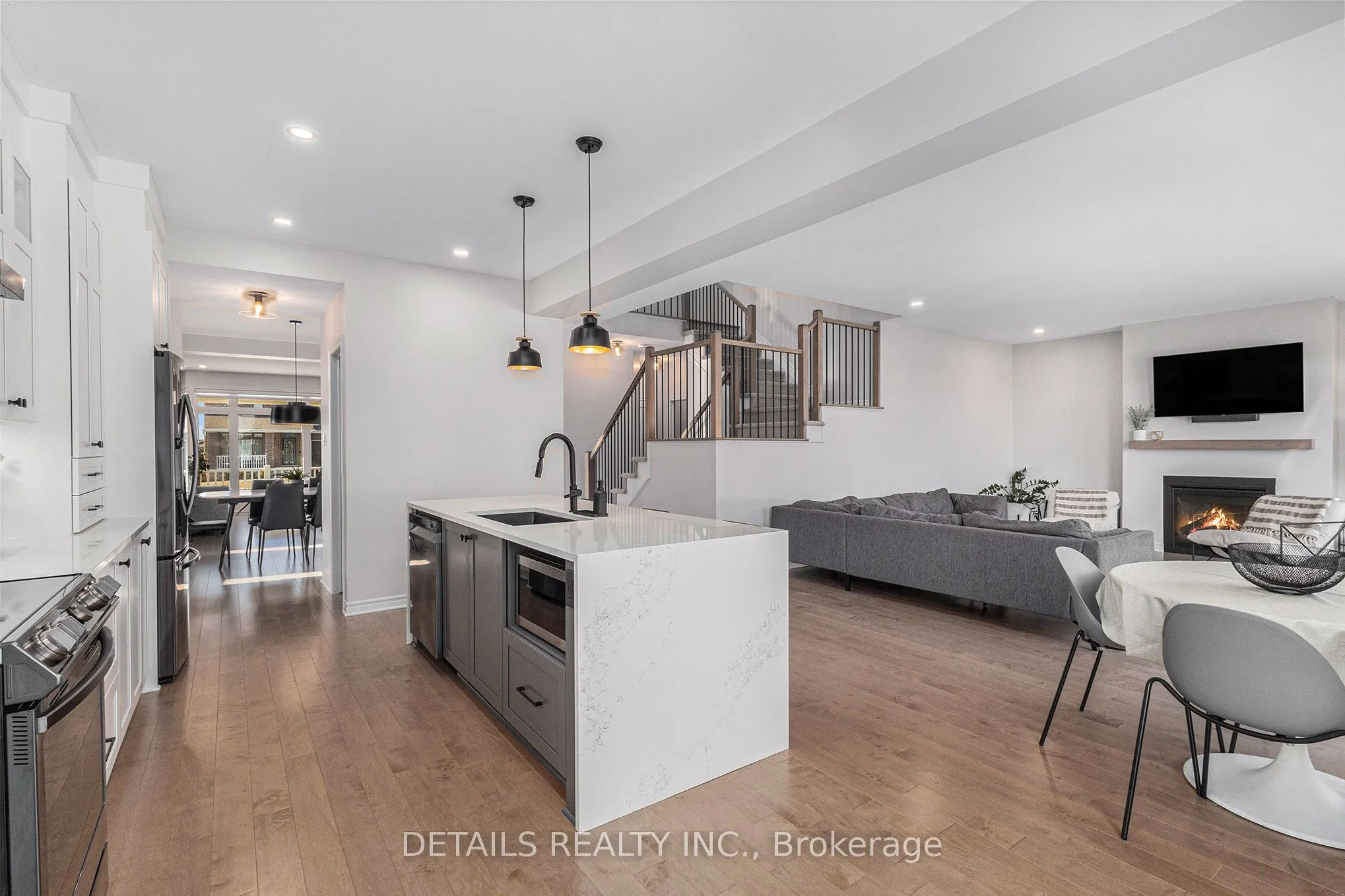 480 Famille Laporte Avenue S
