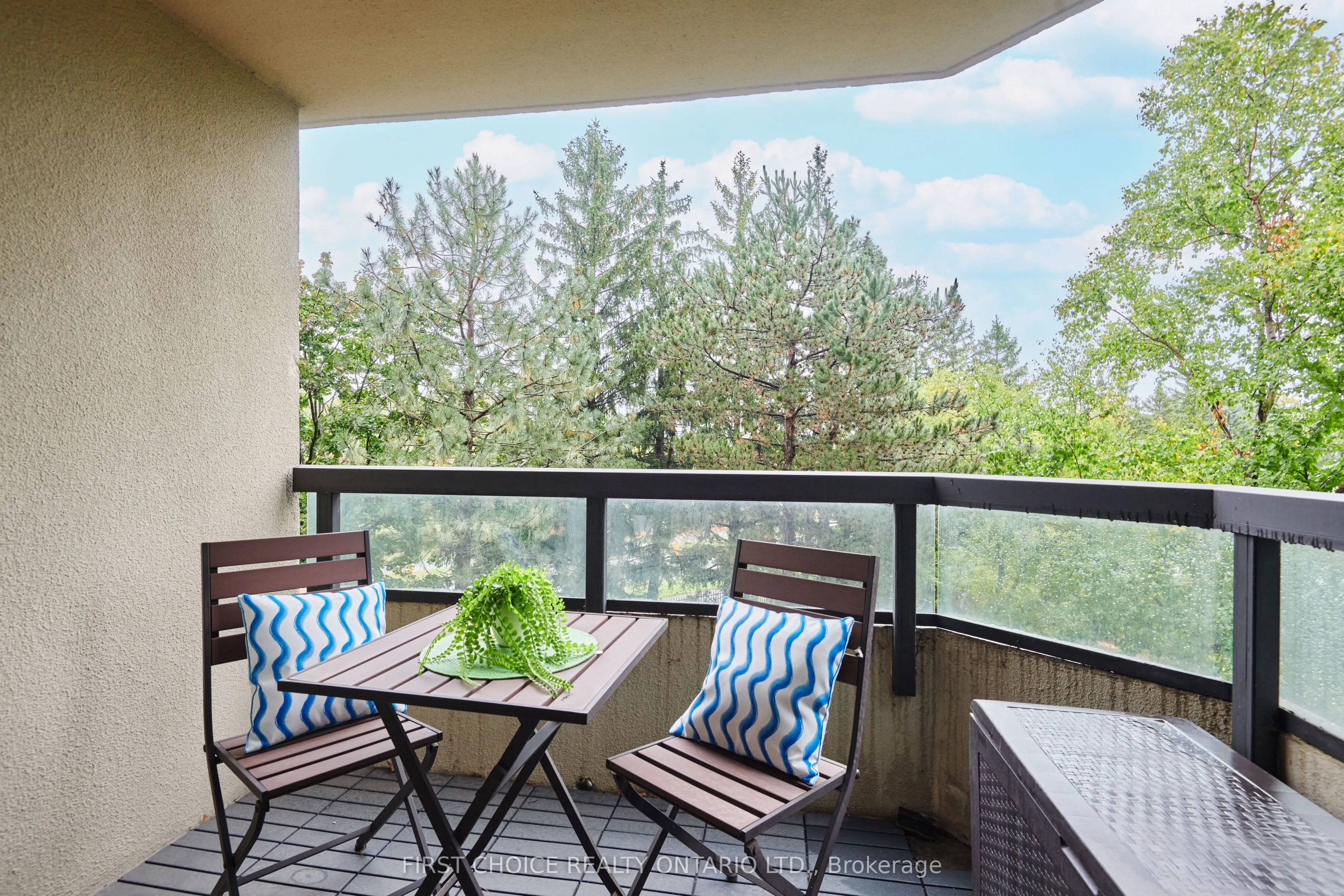 1500 Riverside Drive, #303