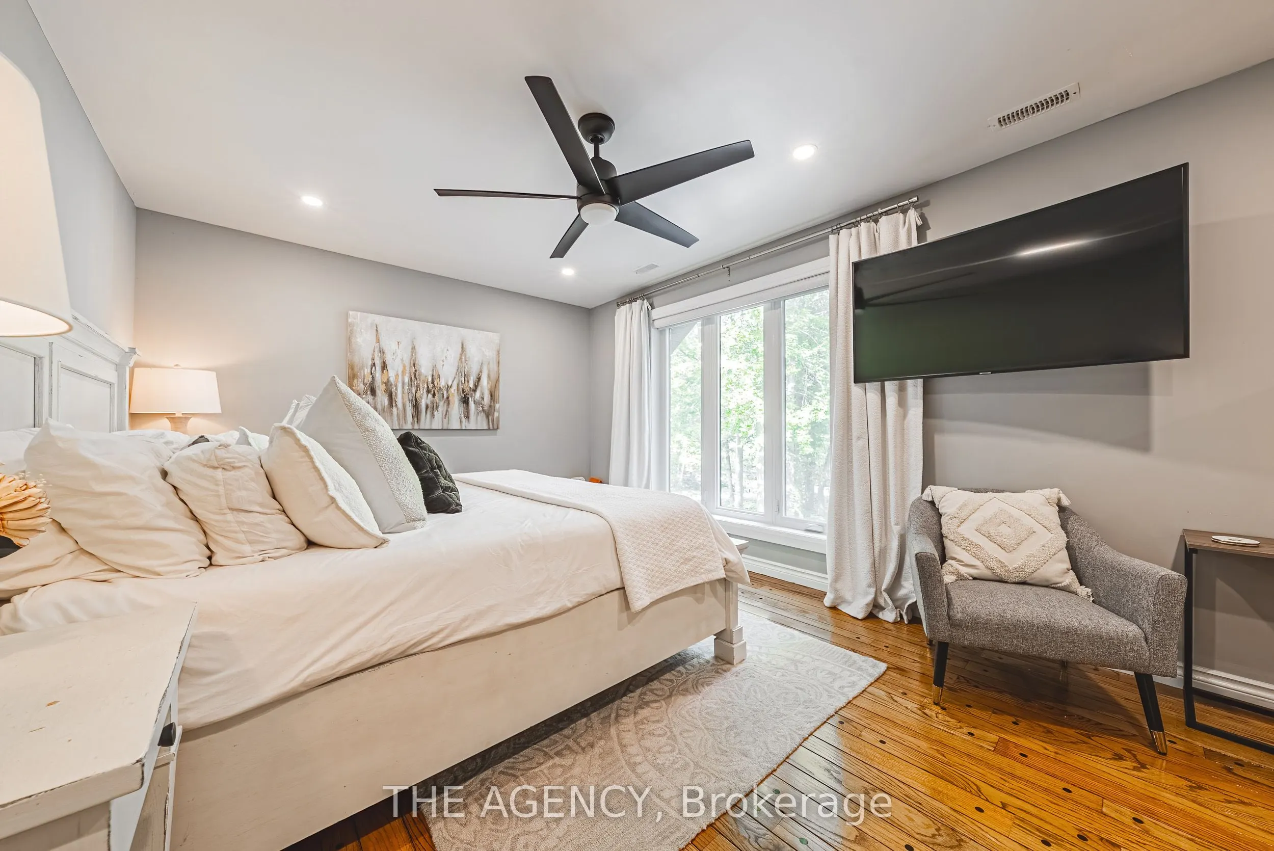 45 Golf Club Road E
