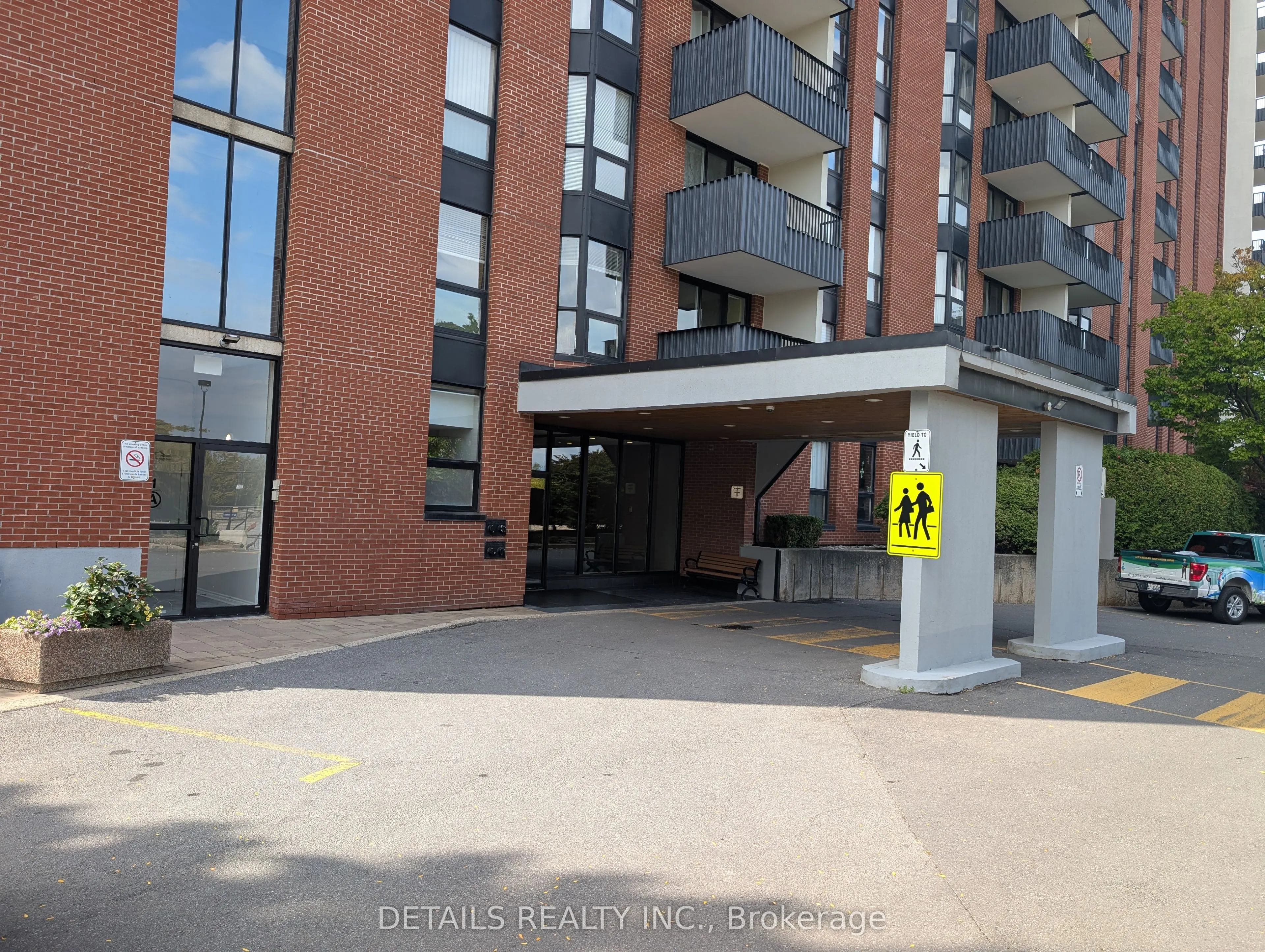 2951 Riverside Drive W, #914