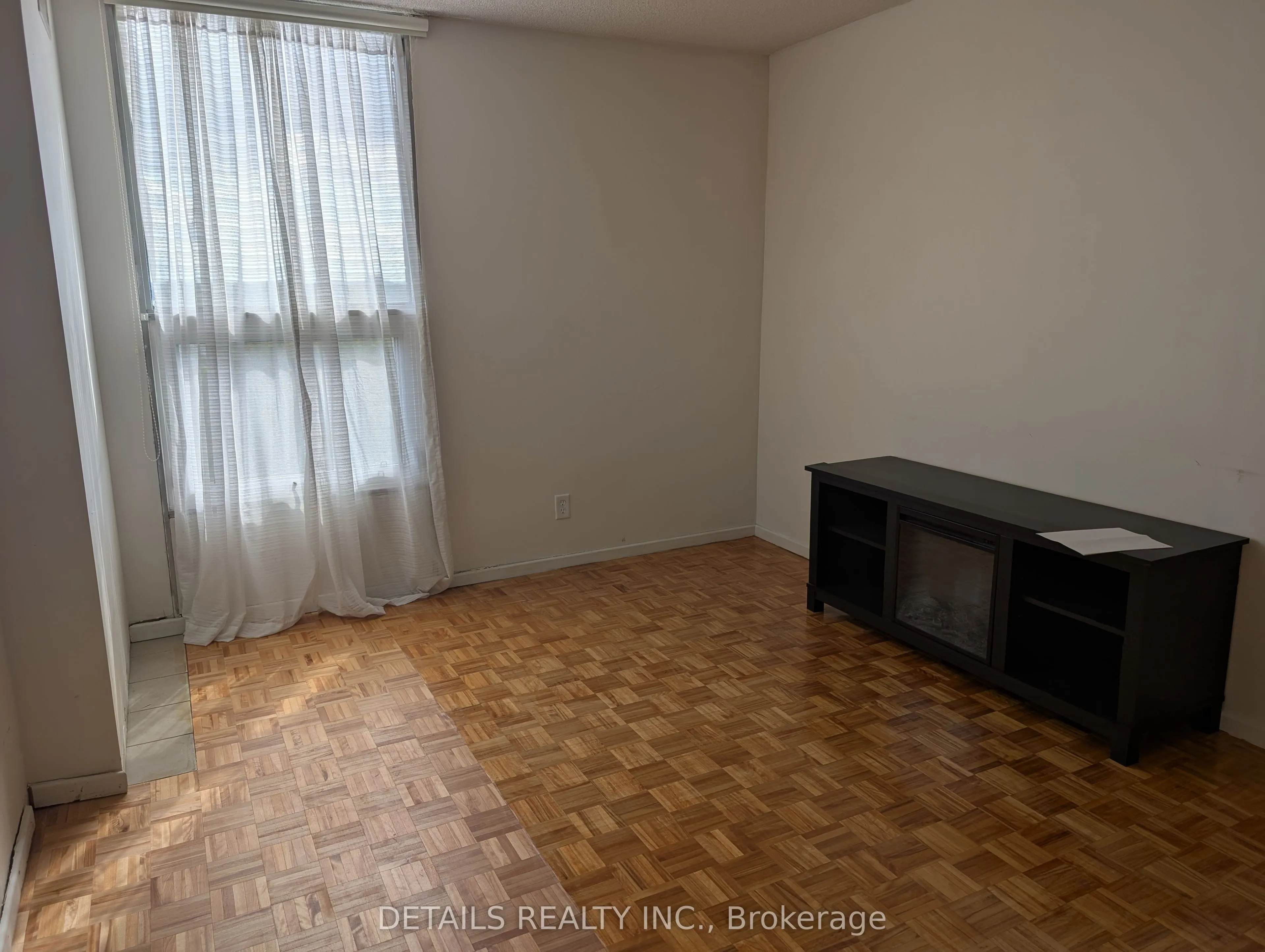 2951 Riverside Drive W, #914