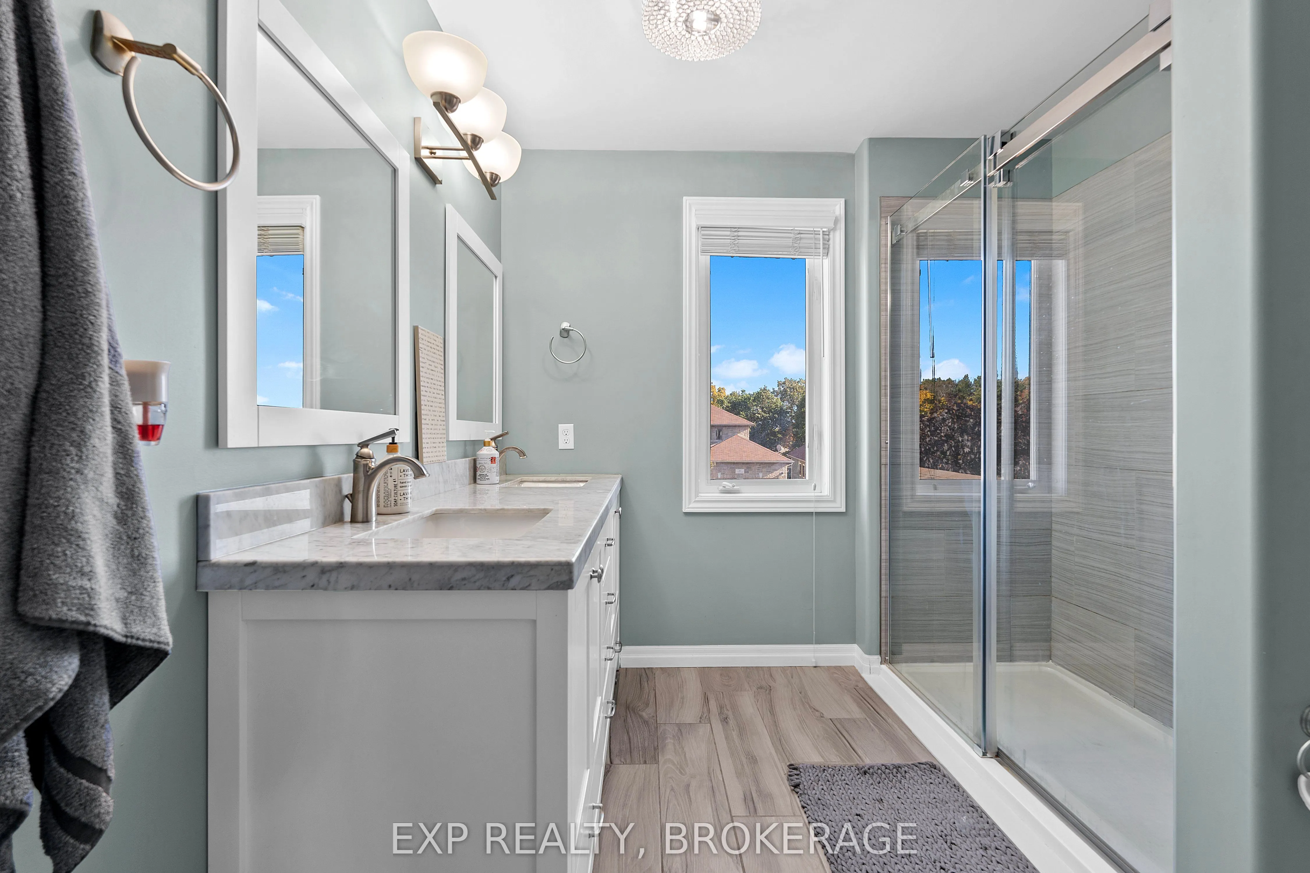 120 McDONOUGH Crescent