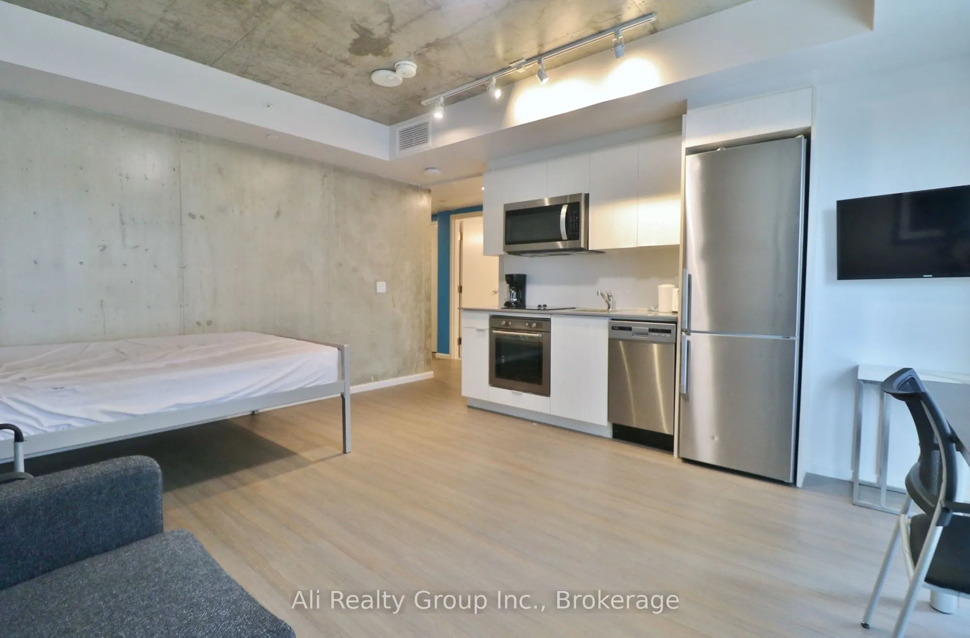 105 Champagne Avenue S, #1618