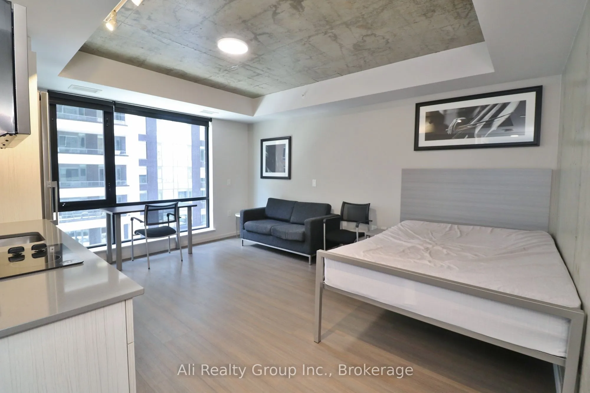 105 Champagne Avenue S, #1618