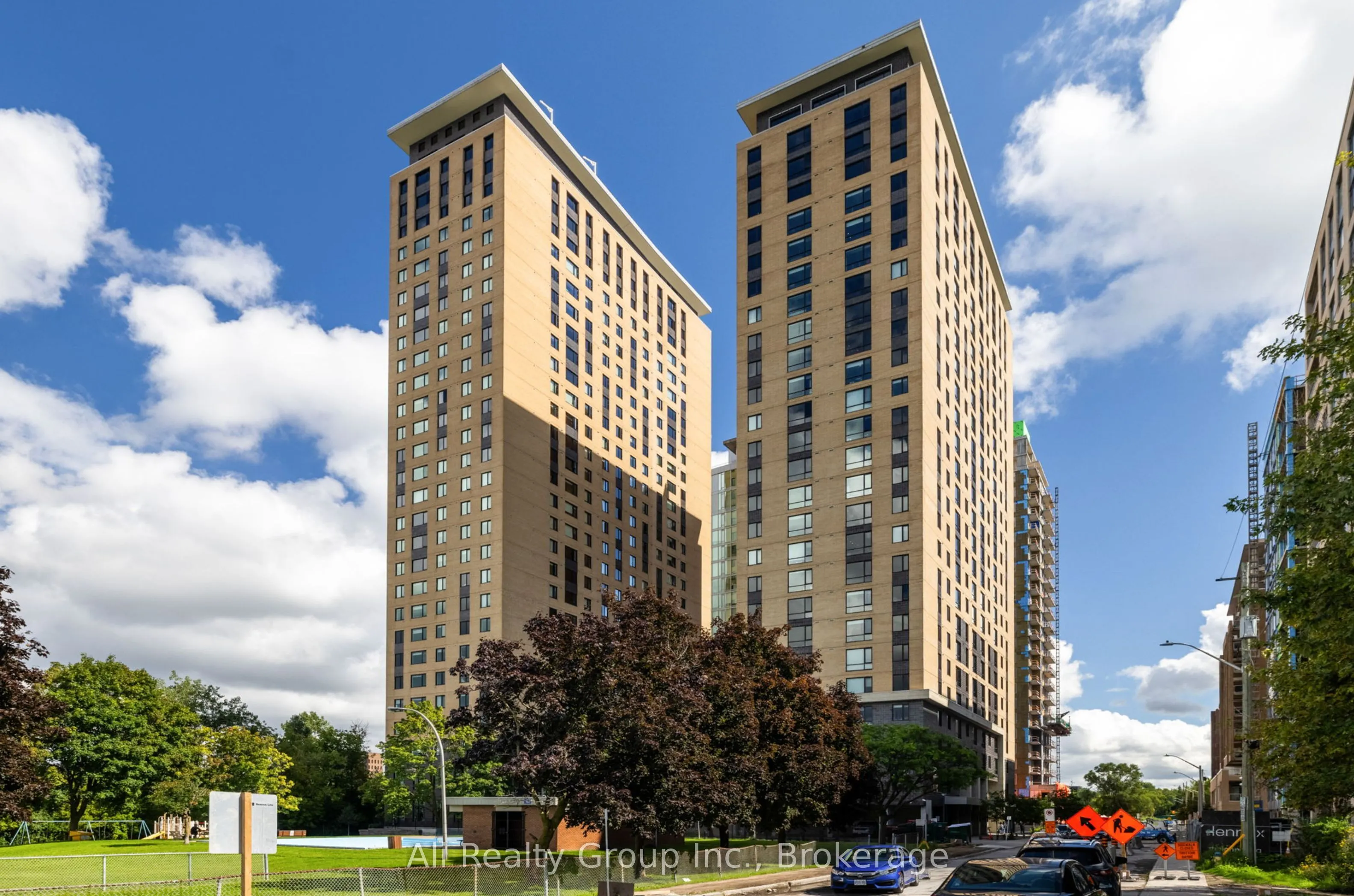 105 Champagne Avenue S, #1618