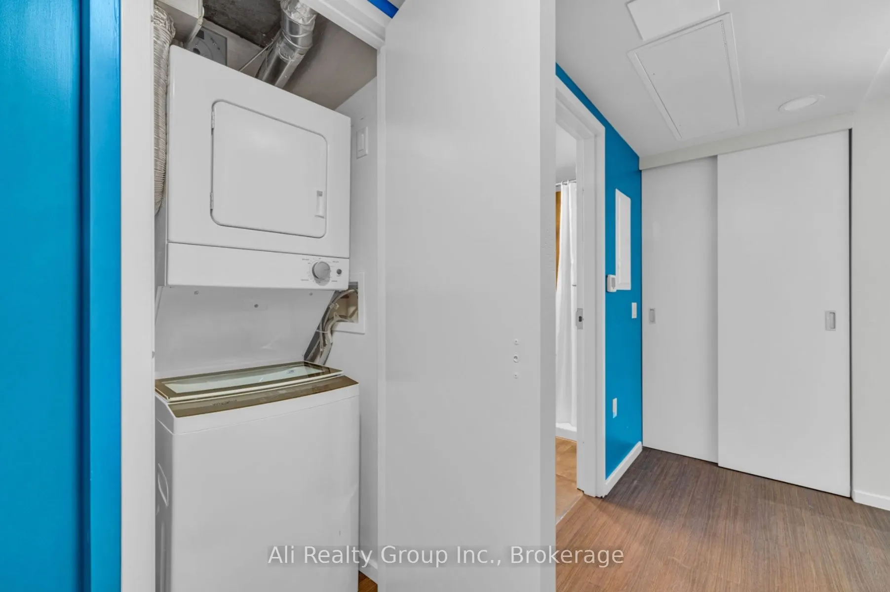 105 Champagne Avenue S, #1618