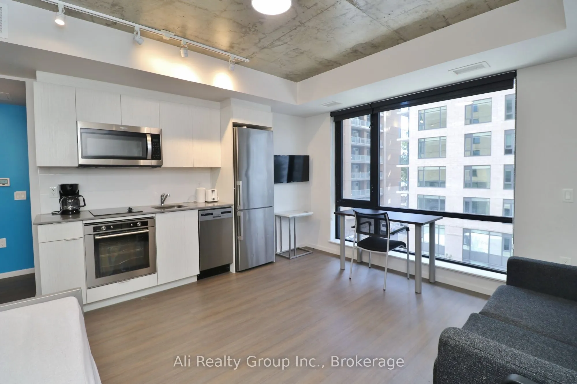 105 Champagne Avenue S, #1618