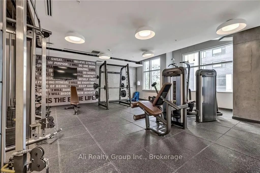 105 Champagne Avenue S, #1618