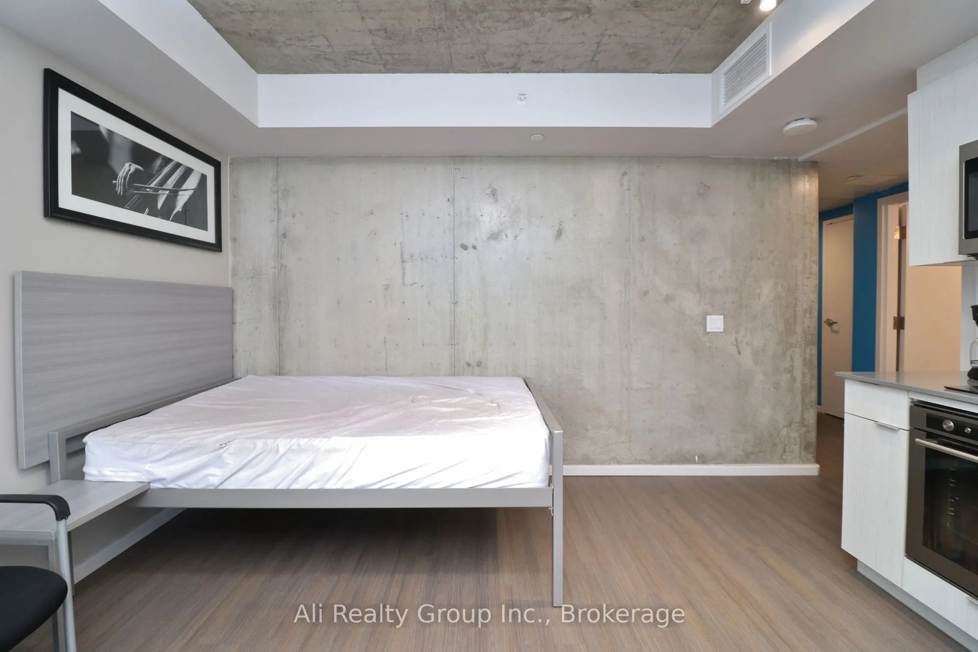 105 Champagne Avenue S, #1618