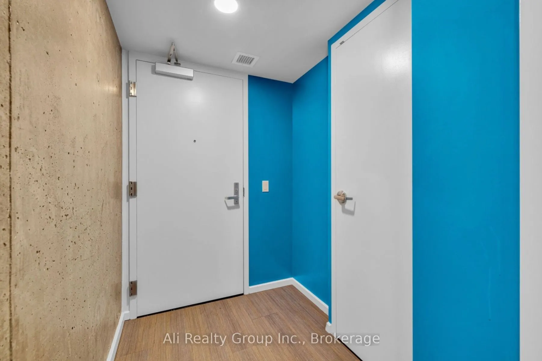105 Champagne Avenue S, #1618