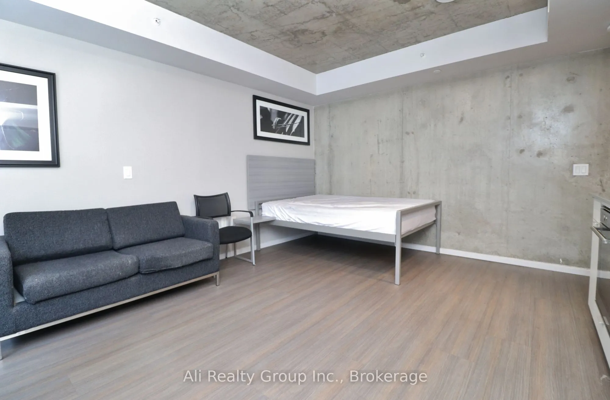 105 Champagne Avenue S, #1618