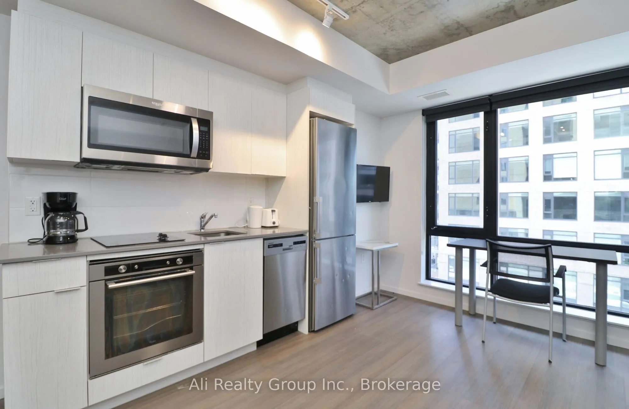 105 Champagne Avenue S, #1618