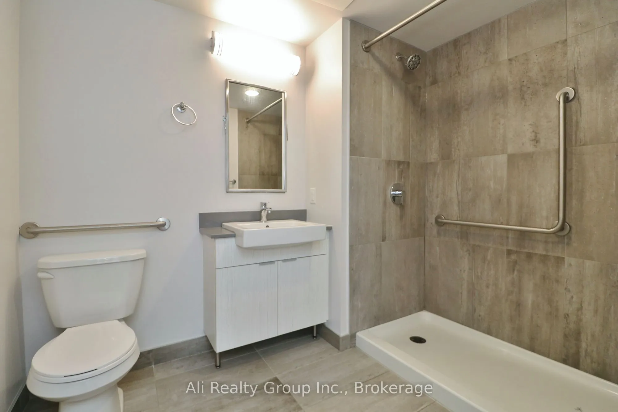 105 Champagne Avenue S, #1618
