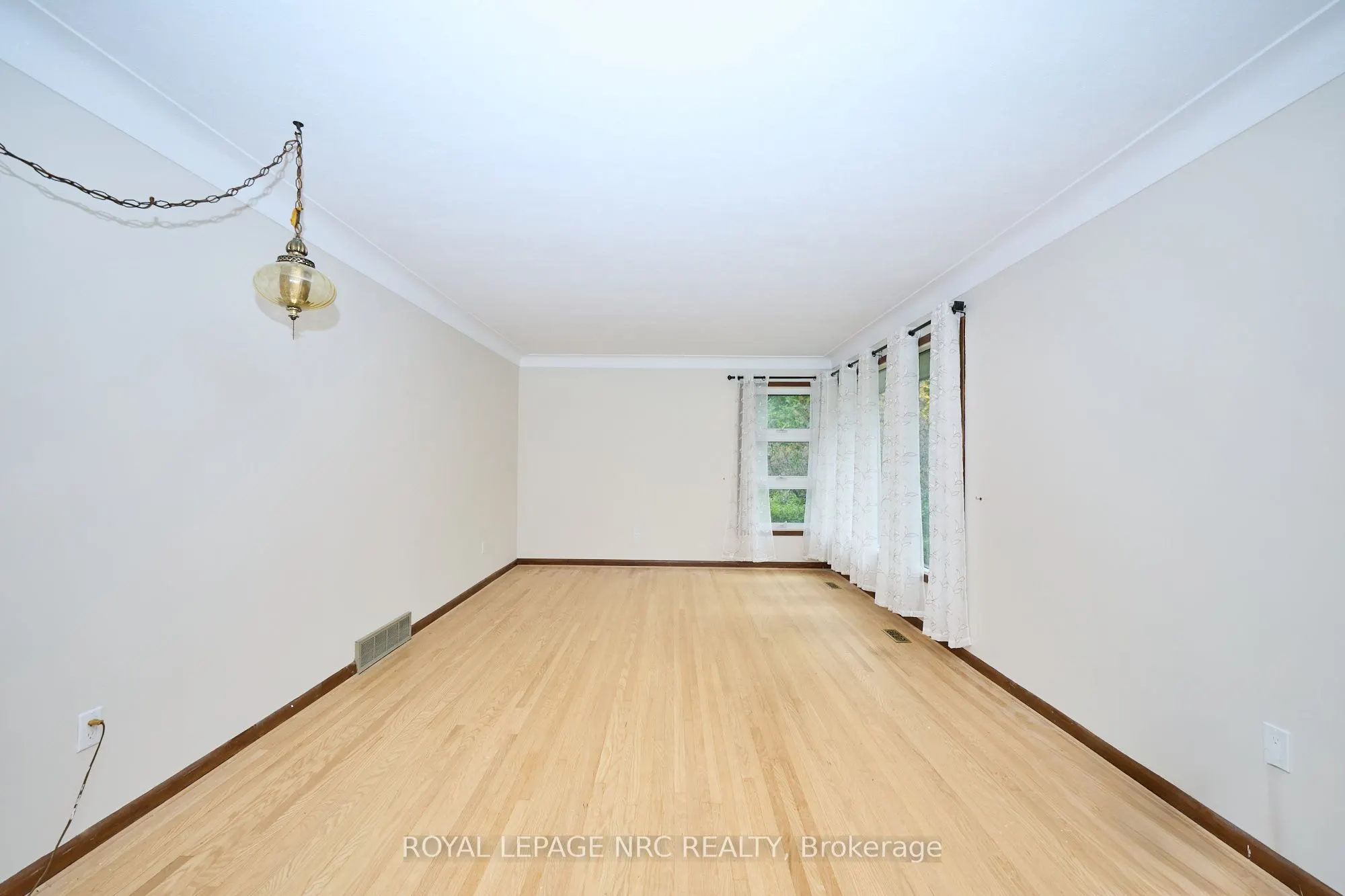 17 Alan Crescent