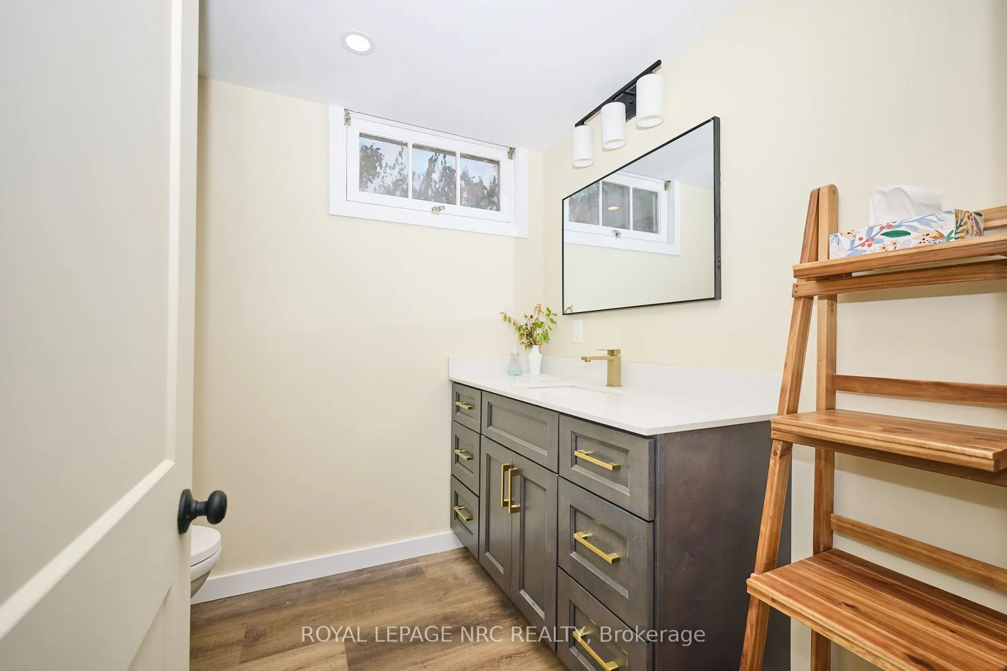 17 Alan Crescent